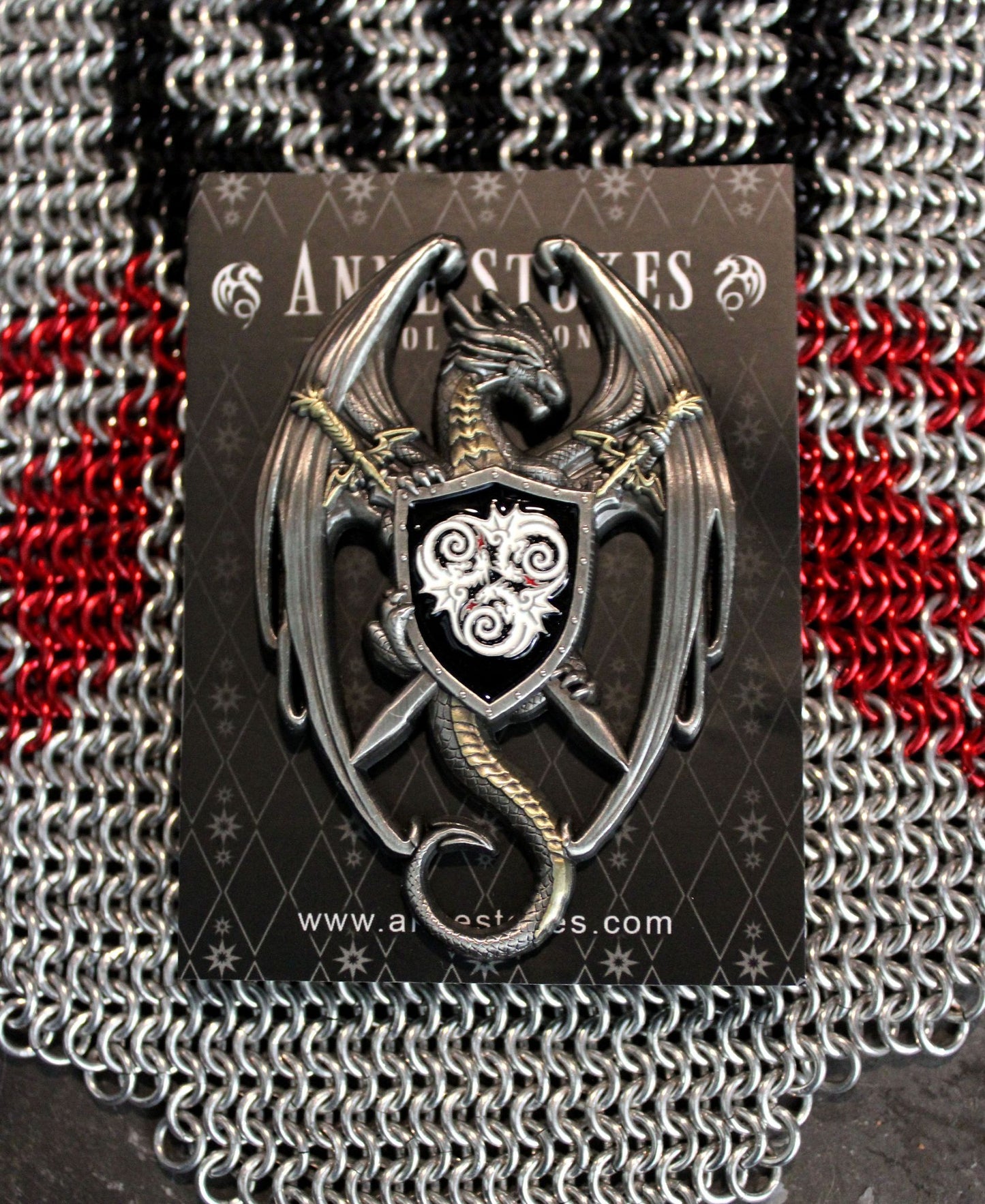 Dragon Defender van Anne Stokes, pin-badge