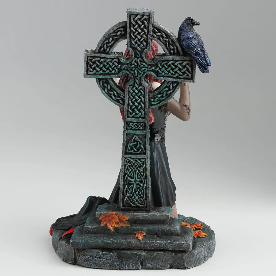 Kneeling Vampire by Veronese Design, Figurine