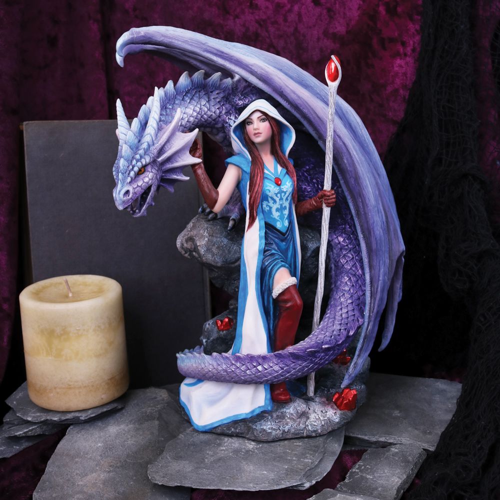 Dragon Mage van Anne Stokes, beeldje 