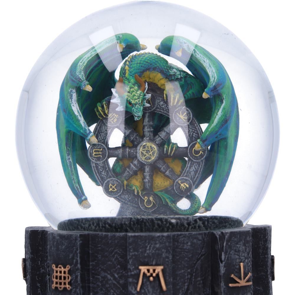 Anne Stokes År for den magiske Dragon Snow Globe 