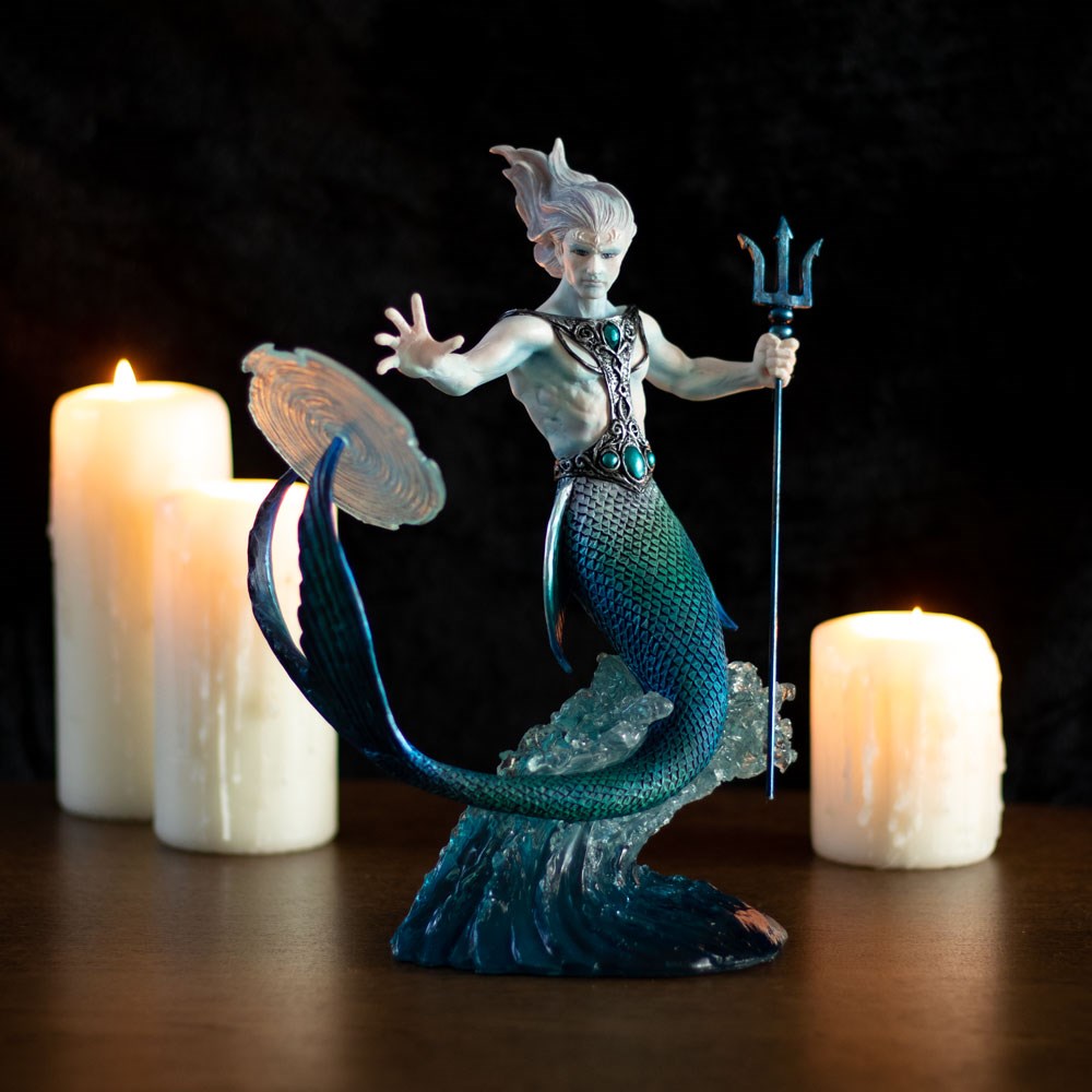 Water Elemental Wizard van Anne Stokes, beeldje