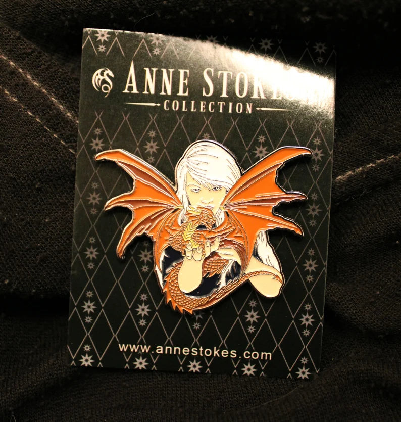 Dragon Kin af Anne Stokes, Pin