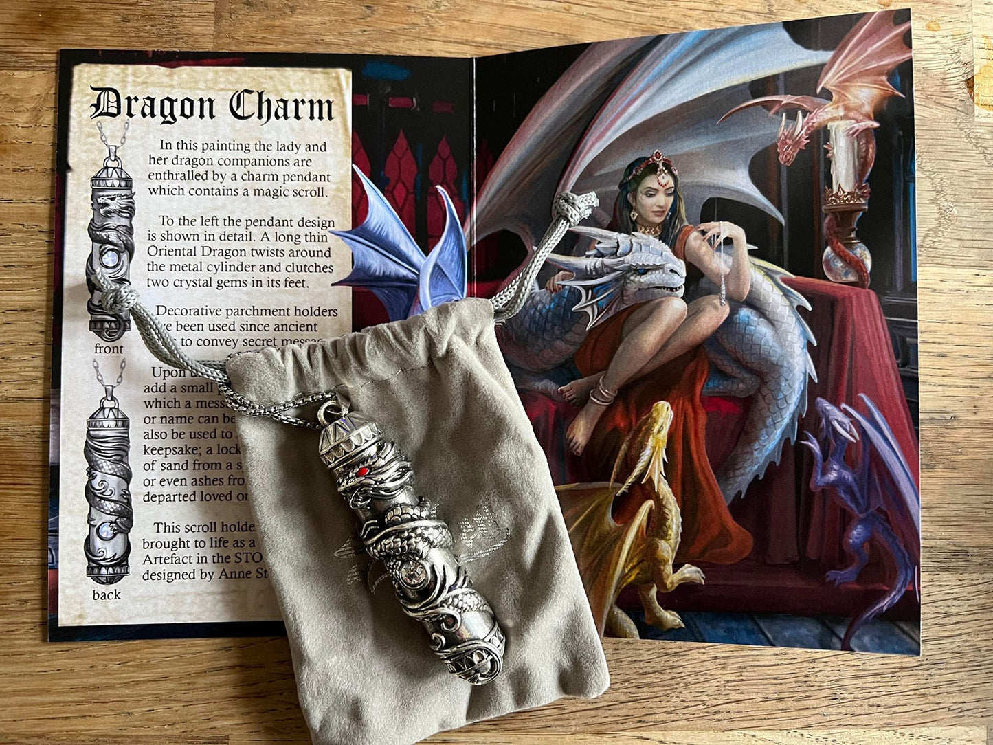 Dragon Charm vedhæng af Anne Stokes